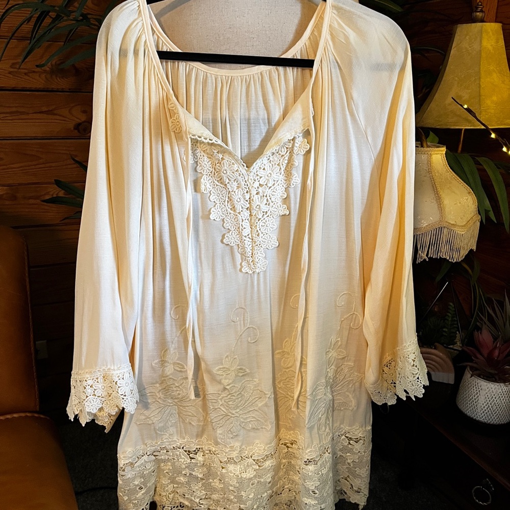 Women's 3x Yellow Lace-Trim Tunic Top..(57”B x 34”L) Cotton poly.Longer length.